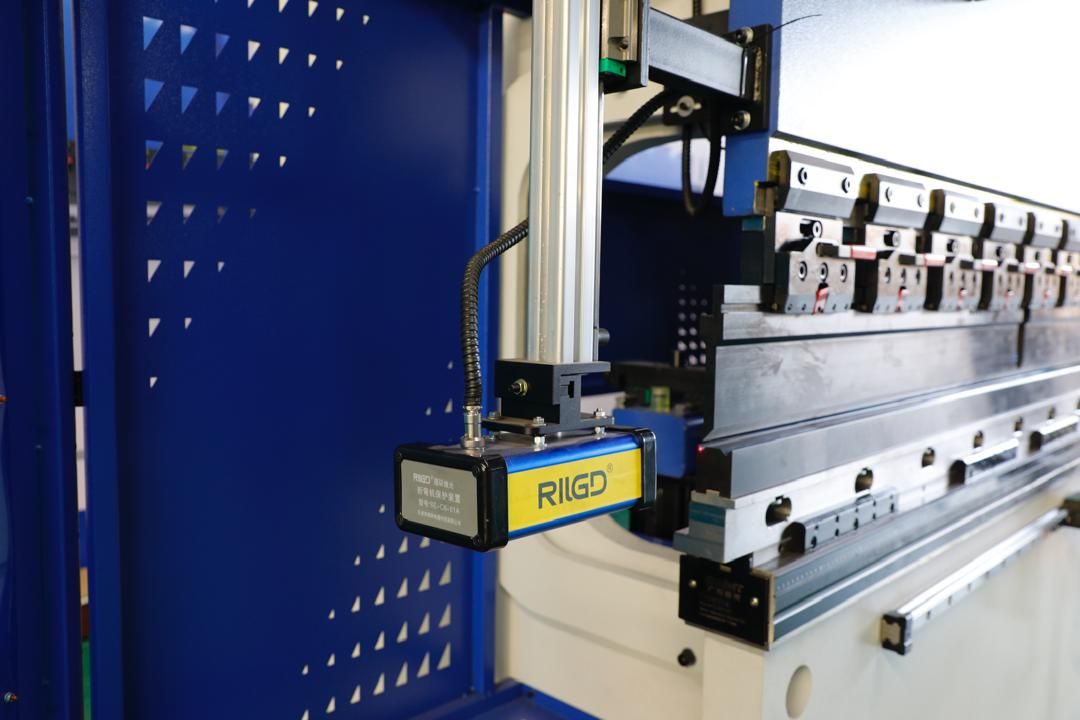 Электрогидравлический листогибочный станок WPD-160T/3200