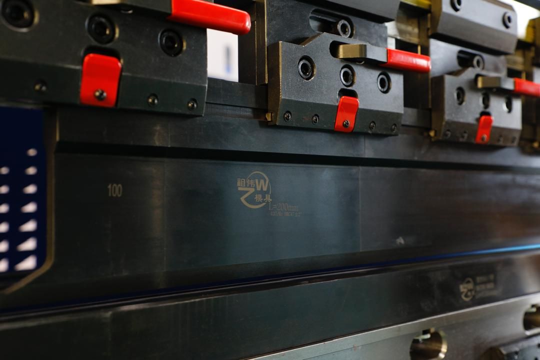 Электрогидравлический листогибочный станок WPD-160T/3200