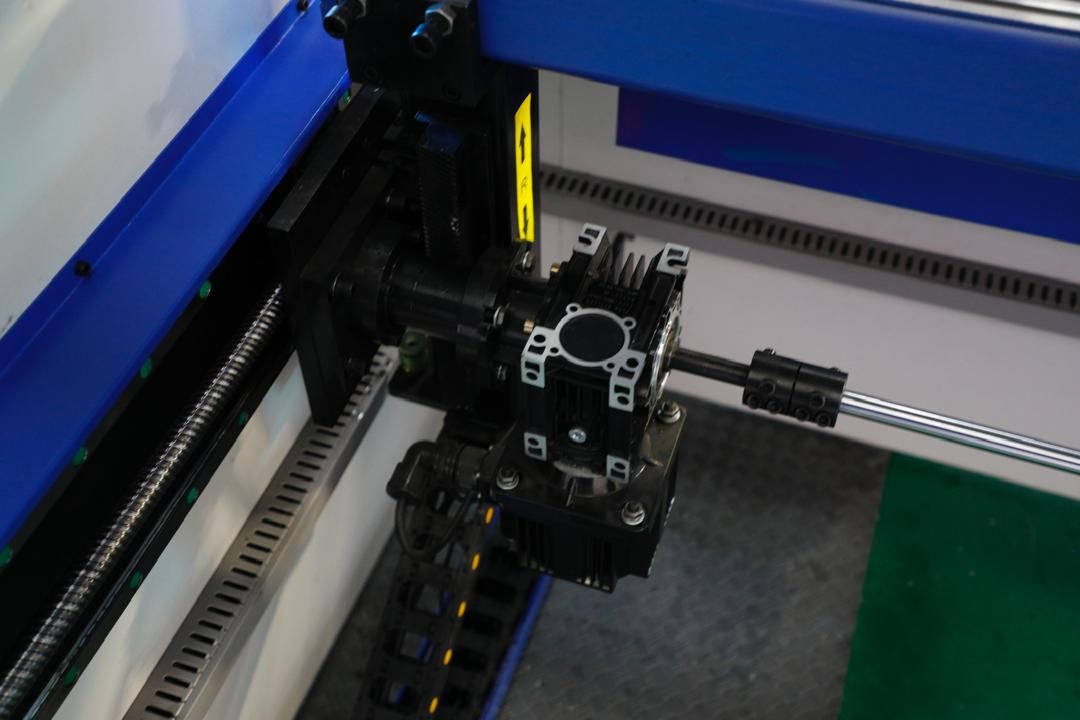 Электрогидравлический листогибочный станок WPD-160T/3200