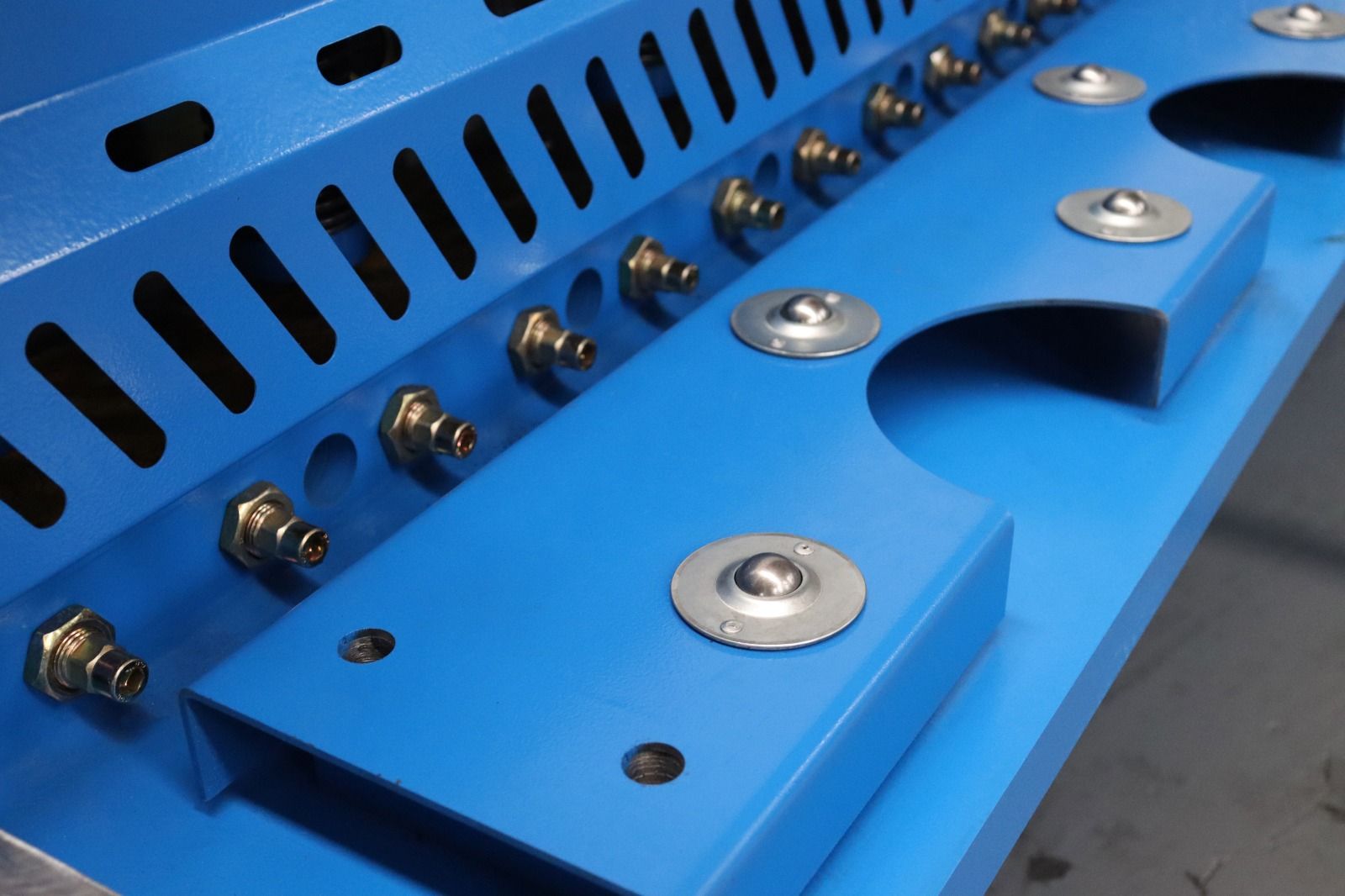 Гидравлические гильотинные ножницы  QC11K-2x3000