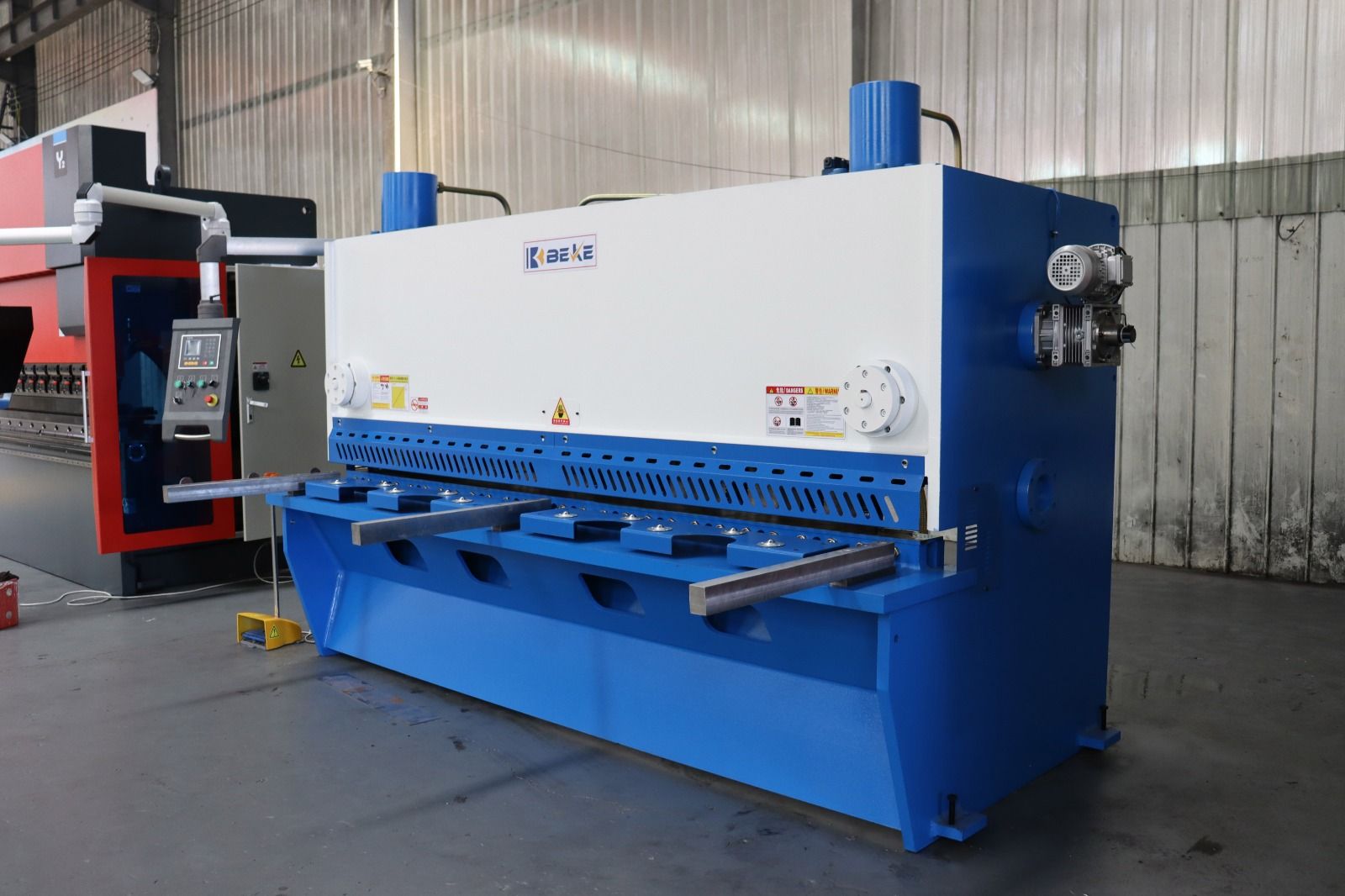 Гидравлические гильотинные ножницы  QC11K-2x3000