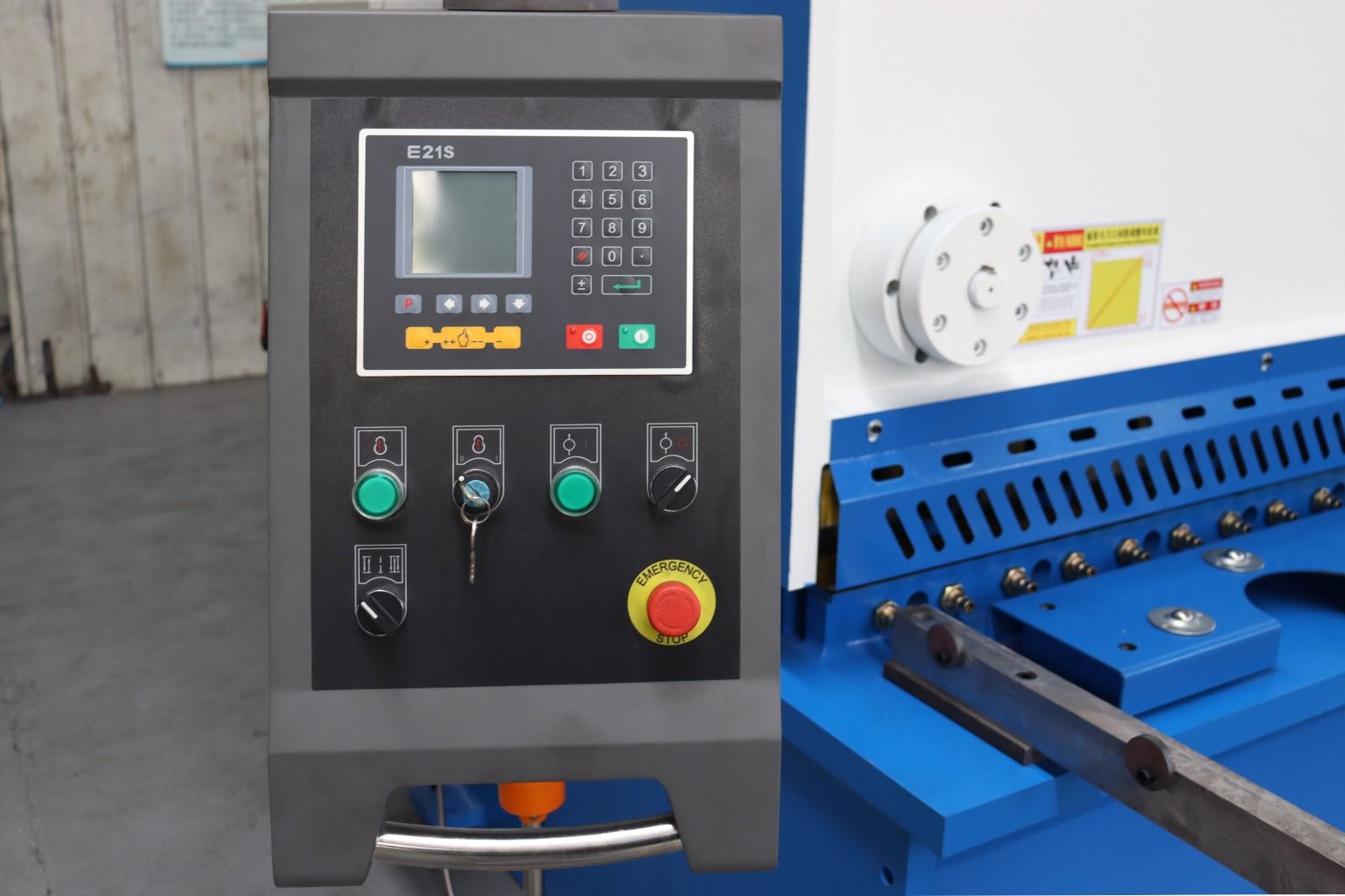 Гидравлические гильотинные ножницы  QC11K-2x3000