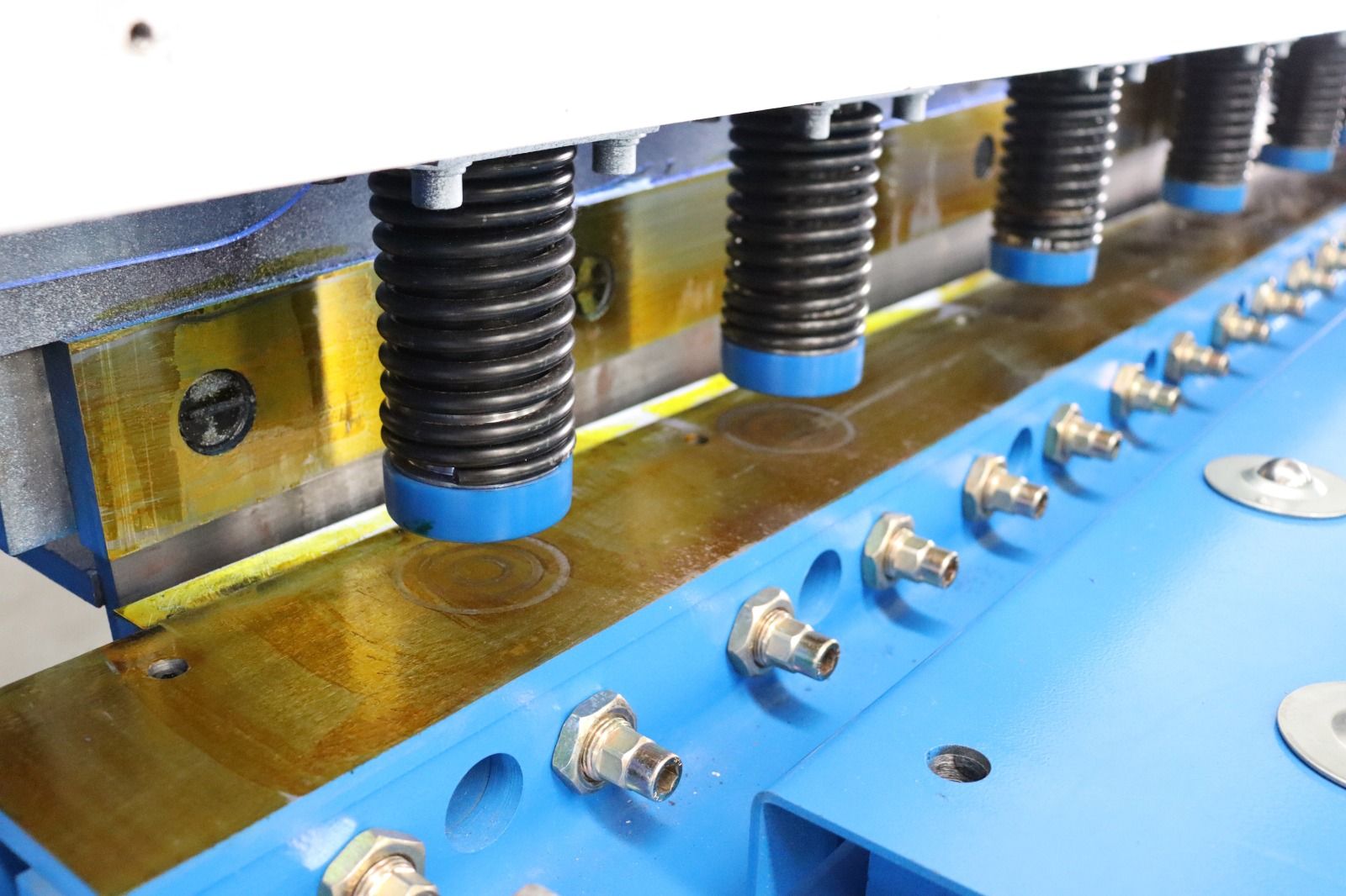 Гидравлические гильотинные ножницы  QC11K-2x3000