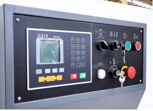 Гильотинные ножницы с ЧПУ QC11K-4X3200