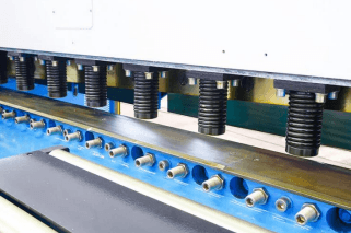 Гильотинные ножницы с ЧПУ QC11K-4X3200