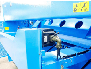 Гильотинные ножницы с ЧПУ QC11K-4X3200